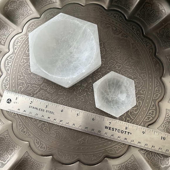White Selenite Hexagon Bowl - Picture 2 of 4